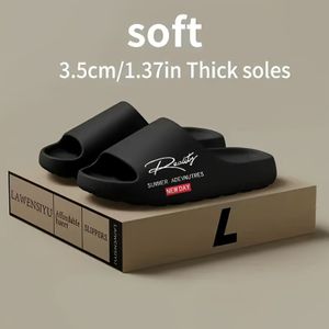 1 Paar Unisex Dikke Zachte Sloffen, Duurzame en Comfortabele Binnen/Buiten Instapschoenen met Getextureerde Zoolontwerp, Modieuze Schoeisel in Kleur met Letterprint, Verkrijgbaar in Zwart, Wit,