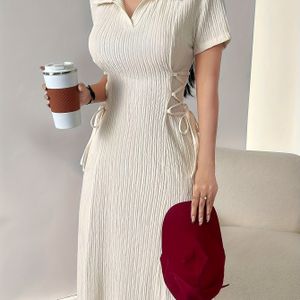 Elegante bruine maxi jurk met en zijdelingse - Korte mouw, V-hals, wervelende ontwerp voor lente/zomer, perfect voor casual of avondkleding, casual zomermode | V-hals jurk | textuur