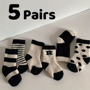5-paar dikke warme pluizige wintersokken, geschikt voor volwassenen en kinderen, met alfabetstreep patroonontwerp, comfortabele gebreide structuur, koudebestendig