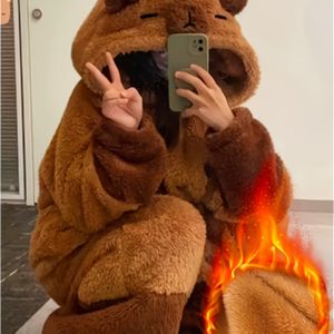 Gezellige & Schattige Capibara Hooded Fleece Nachtjurk voor Vrouwen - Dikke Pluche Winter Nachtkleding, Dierenontwerp met Hangende Oren & Lange Mouwen, Zacht Polyester Materiaal, Alleen Handwas