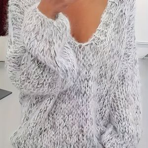 Plus Size - Oversized Grijze Trui voor Dames | V-Hals, Drop Shoulder, Lange Mouw, Licht Stretch Materiaal, Kleur, Ideaal voor Lente/Herfst
