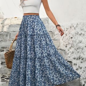 Maxirok met Blauw-Witte Bloemenprint en Gelaagde Zoom met Taillekoord - Ideaal voor Lente/Zomer Damesmode, Zomerkleding | Gedetailleerde Laagjes