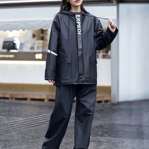 BM Vrouwen Motorfiets PVC Regenpak, Rijden Jas en Broek Set, Zwart, Casual Stijl, Letter Print Ontwerp, Duurzaam & Lichtgewicht