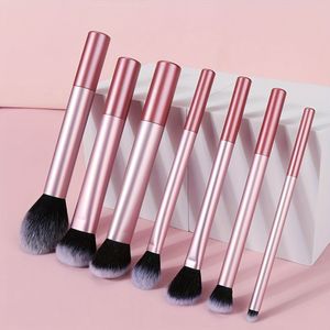 Professionele make-up kwastenset van 7 stuks, inclusief poeder-, blush-, contour- en oogschaduwkwasten voor een vlekkeloze applicatie, ideaal als vakantiegeschenk