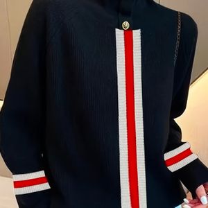 Stijlvolle Hoge-Hals Lange Mouw Geribbelde Trui voor Vrouwen - Marineblauw met Rode & Witte Strepen, Casual Herfst/Winter Kleding, Gezellige Gebreide Kleding | Gestreepte Trui | Constructie