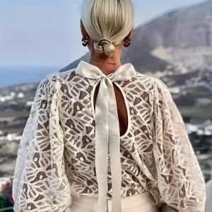 Elegante witte kanten top met open rug voor dames - Blouse met lange mouwen en ronde hals, chic met strikdetail, perfect voor lente en herfst, modieuze outfit | Chic lange mouwen | Kanten stof