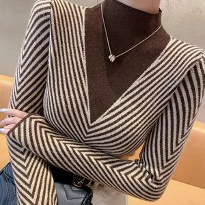 Stijlvolle Rood & Wit Chevron Hoge-Hals Trui - Gezellige Herfst/Winter Top voor Vrouwen, Lange Mouwen, Opstaande Kraag, Perfect voor Casual of Stijlvolle Outfits, Comfortabele Trui