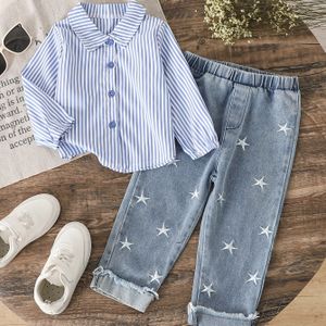 Unisex Nieuwe Collectie Herfst/Winter Veelzijdig Casual Losvallend Lange Mouw Gestreept Shirt met Ster Borduursel en Franje Design Jeans Set, Perfect voor Buiten