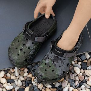 EKBN Heren & Unisex Camouflage Instap Slippers/Clogs - met Verstelbare Band, Antislip voor Buitenshuis, Strand,, Casual - Alle Seizoenen (Groen/) - Geen zware schoenen