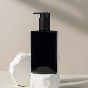 Een stevige en navulbare plastic pompfles voor shampoo, lotion, massageolie en vloeibare zeep - BPA-vrij en draagbaar 6.8oz/200ml handpompfles