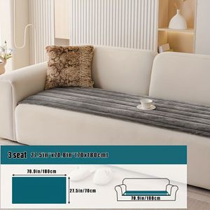 Pluche Quilted Sofa Cover in een klassieke gestreepte ontwerp, geschikt voor gebruik als een tapijt bedlamp, huisdier-vriendelijk, machine wasbaar, en niet-slip.