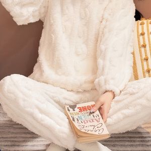 Herfst- en Winter Dikke Fleece Pyjama Set met Koraalfluwelen Jacquard Lange Mouwen en Losse Pasvorm voor Thuis