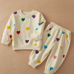 Herfst- en Winter Baby Hartballon Print Comfortabele Tweedelige Set voor Jongens en Meisjes, Ideaal voor Buiten