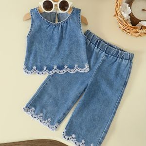 Baby Meisjes Mode Geborduurde Set: Ronde Hals Vest met Bloemen Borduurwerk Top en Denim Geborduurde Wijde Pijpen Broek, Klassieke Retro Tweedelige Outfit, Perfect voor Buiten