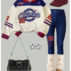 Herfst- en wintermode set: Sweatshirt met capuchon en print, en broek, voor buiten