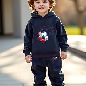 Jongens' Gezellige Fleece-Gevoerde Hoodie & Joggers Set met Voetbalprint - Warm, Casual Sportkleding voor Herfst/Winter, Grijs met Kleurrijk Voetbalontwerp, 100% Polyester, Perfect voor Buiten