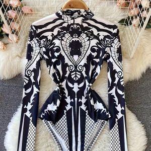 1pc Y2K Geïnspireerd Geometrisch-Gepatroneerd Lang Mouw Bodysuit met Strass Detail, Polyester Breisel, Ronde Hals, Slim Fit voor Alle Seizoenen