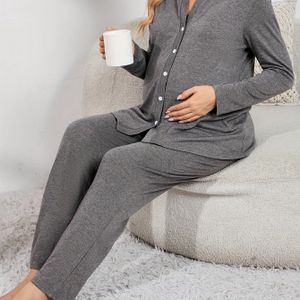Comfortabele Zwangerschaps Pyjama Set met V-Hals en Lange Mouwen