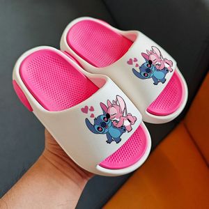 1 paar Disney Stitch Cartoon BGirls' Huisschoenen, Disney Zachte Huis- en Strandslippers, Dikke Unisex Strandsandalen, Comfortabele Bad- en Buitenshuis Schoenen voor Alle Seizoenen