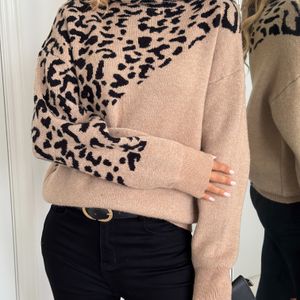 Vrouwen Elegante Hoge-Hals Luipaardprint Kleurblok Trui - Schouderontwerp, Zacht & Zwart Contrast, Pullover voor Casual of Formele Kleding, Verfijnde