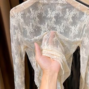 Lace Base Shirt, Elegant T-shirt, Semi-, Zacht en Glad met Hoge Elasticiteit, Comfortabel en Ademend, Geschikt voor het Hele Jaar Door te .