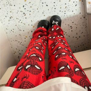 MARVEL Officieel Gelicentieerde Spider-Man Gezicht Cartoon Print Slaapbroek - Rood & Web Design, Lichtgewicht Ademende Zomer Lounge Broek voor Thuis, Casual & Stripfans, Comfortabele Nachtkleding