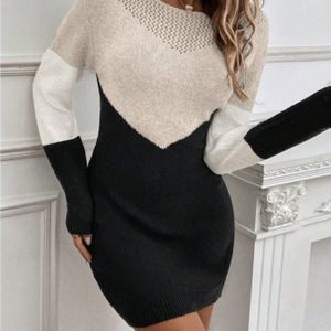 Elegante dames sweaterjurk met asymmetrische zoom & lange mouwen - Winterse warmte, ronde hals, & kleurenblok