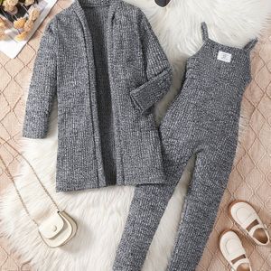 Lente en Herfst Meisjes Minimalistische Stijl Grijs Bloemmotief Lange Vest en Jumpsuit met Bandjes Tweedelige Set, voor Buiten