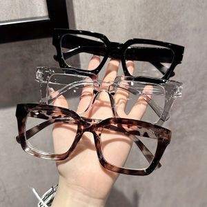 Set van 3 transparante damesbrillen met leeuwenprint voor dagelijks gebruik.