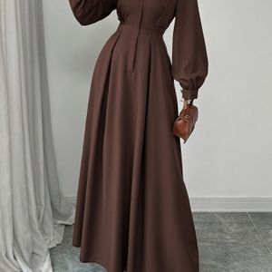 Elegante Bruine Jurk met Lange Mouwen | Fit and Flare Stijl met Knoopdetails, Zonder Riem, Kleur, Lange Lengte voor Zakelijk en Casual Gebruik