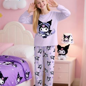Vlamvertragende Stof Sanrio Meisjes Pyjama Set, Paarse Kuromi Sterrenpatroon met Ronde Hals Lange Mouwen en Broek