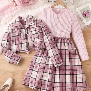 Meisjes Preppy Stijl Geruit Kort Jasje met Dubbele Zakken + Nep Tweedelige Gesplitste Rok Set, Essentieel voor Buiten en Dagelijks Gebruik