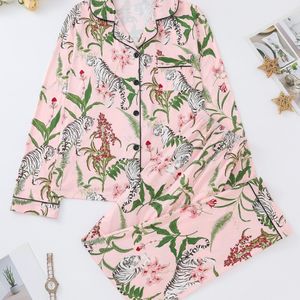 Dames tijger- en plantenprint casual pyjamaset, lange mouwen knopen revers top en broek, comfortabele relaxte pasvorm voor de herfst