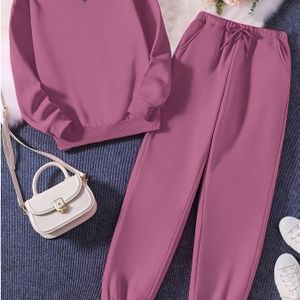 De nieuwste trendy, eenvoudige en elegante casual sweatshirt set met ronde hals voor dames