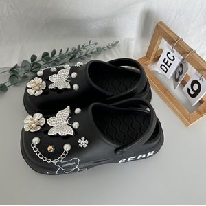 Ademend EVA Platte Hoge Hakken Klompen met een Casual Cartoon Beer Ontwerp, met een Strik Decoratie, Geschikt voor Zowel Binnen- als Buitengebruik.