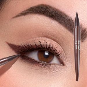 Vloeibare oogschaduw Langdurige waterdichte vlekbestendige oogschaduwpen Vrouwen Hoge kwaliteit Professionele cosmetica