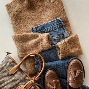Women's Casual Wool Sweater - Soft Round Neck Sleeve Button-up Pullover, Cozy Fall Winter Top For Everyday Outfits, Sweater, Autumn Wardrobe, Oversized Buttons, Textured Fabric, Thick Knitwear