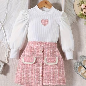 Speelse Charme: Meisjes Herfstoutfit met Kleur Hartige Lange Mouwen Top en Knooprok, een Tweedelige Set voor Meisjes