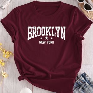 Vrouwelijke Casual Crew Neck T-Shirt, Brooklyn New Print, Polyester 95% Elastan 5% Gebreid , Reguliere Lengte, Alle Seizoenen, Alfabet , Korte Mouw - Lente/Zomer Stijl