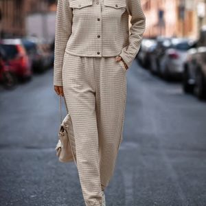 Stijlvolle Casual Damespak in Kleur met Wafelrok, Lange Mouwen Jasje en Schuine Zakken Hoge Taille Broek Set LL