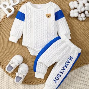 2 stuks Jongens' Beer Patch Geweven Kleurblok Lange Mouw Shirt + " Boy" Geborduurde Kleurblok Broek Set Herfst Winter Nieuw Schattig Casual Sportkleding, Perfect voor Buiten