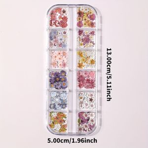 12-rasterdoos met bloemen voor nagelkunst in de lente/zomer, gemaakt van houtpulp, in gemengde kleuren, met kleine bloemen en rozen voor nageldecoratie.