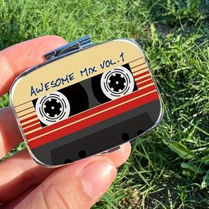 1st Axolotl op een Mosbal vierkante Pillendoos, Mini Pillendoos, 2 Vakken Medicijn Pillen Organizer, Draagbare Medicijn Opbergdoos voor Thuis, voor Zakken, Tassen, Reizen, Uniek Cadeau