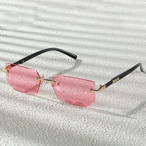 Een paar stijlvolle vierkante frameless brillen geschikt voor zowel mannen als vrouwen, perfect voor casual dagelijkse dracht, feestjes en comfortabel doorheen de seizoenen.