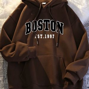 Zwarte BOSTON EST. 1997 Hoodie voor Heren - Losse Pasvorm Casual Pullover met Voorzak, Machinewasbaar Herfst Winter Streetwear, Comfortabele Sweatshirt