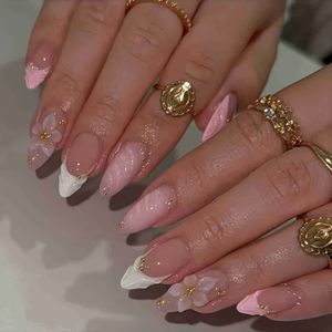24-delige Set 3D Bloem Franse Amandel Plaknagels | Roze Wit Gouden Parel Bloem Design, Volledige Cover Nagels voor Vrouwen, Machine-geproduceerd ABS Materiaal