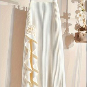 De nieuwe rok van 2025 is vleien en geschikt voor zowel werk als dagelijks .