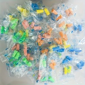 50 Paar Gemengde Kleuren Sponsjes - Zachte, Comfortabele en Betaalbare Oordoppen voor Slapen, Reizen en Studeren | 100 Stuks