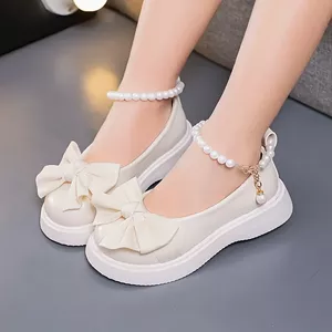 Prinsessenschoenen in carnaval, jurk, schoenen, kristallen Prinsessenschoenen in carnaval, jurk, schoenen, kristallen