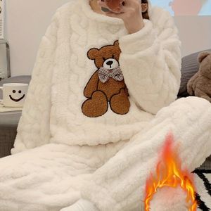 Plus Size Nieuwe Herfst en Winter Dikke Warme Pyjama Set met Jacquard Fleece Beer Top en Lange Mouwen Geborduurde Strik Broek Winter Nachtkleding